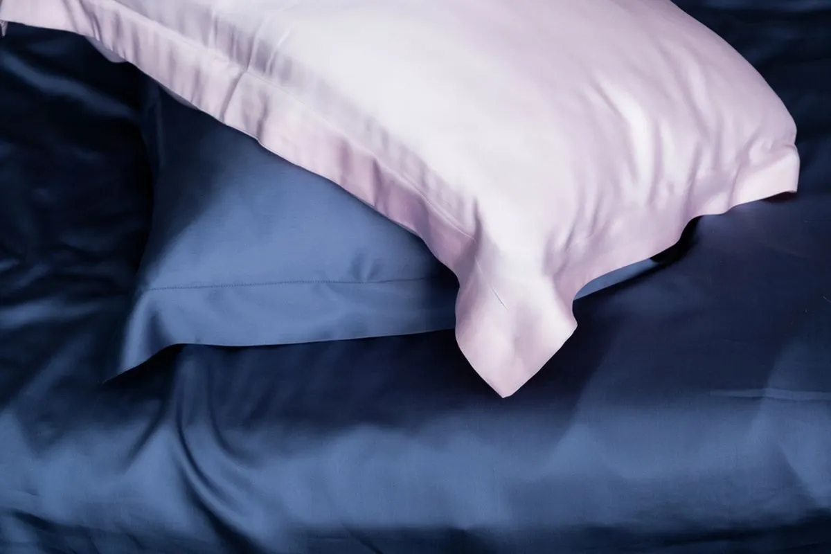 sarung bantal sutra