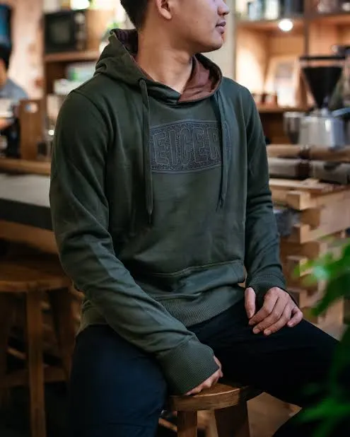 menggunakan hoodie