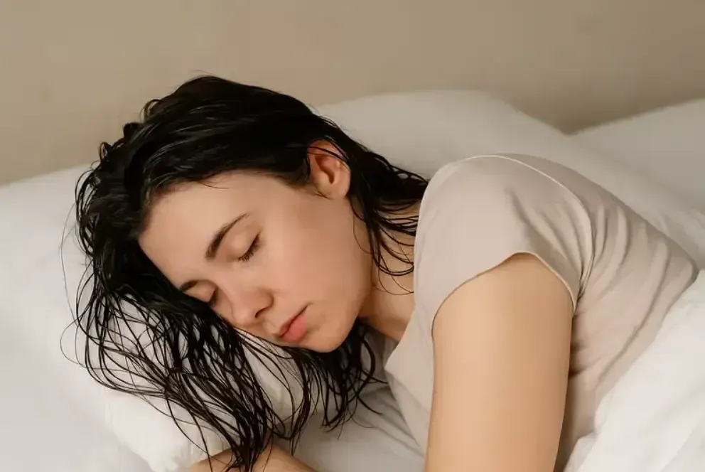 Tidur Saat Rambut Masih Basah